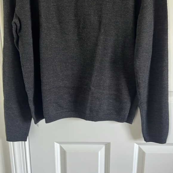 Jos. A Bank Size Large Merino Wool Dark Gray V-Neck - Picture 4 of 7